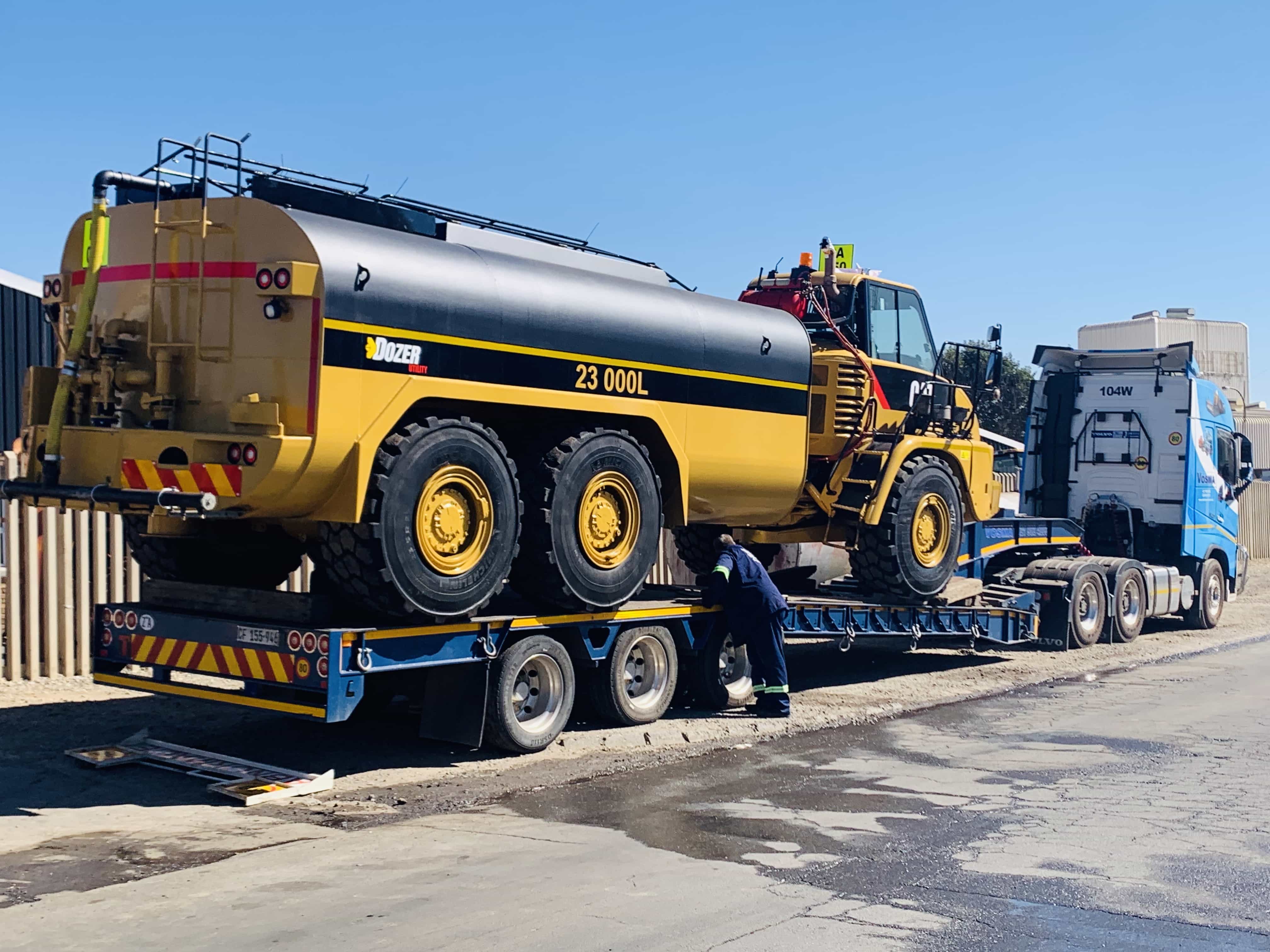 CAT 725 WATERTANKER