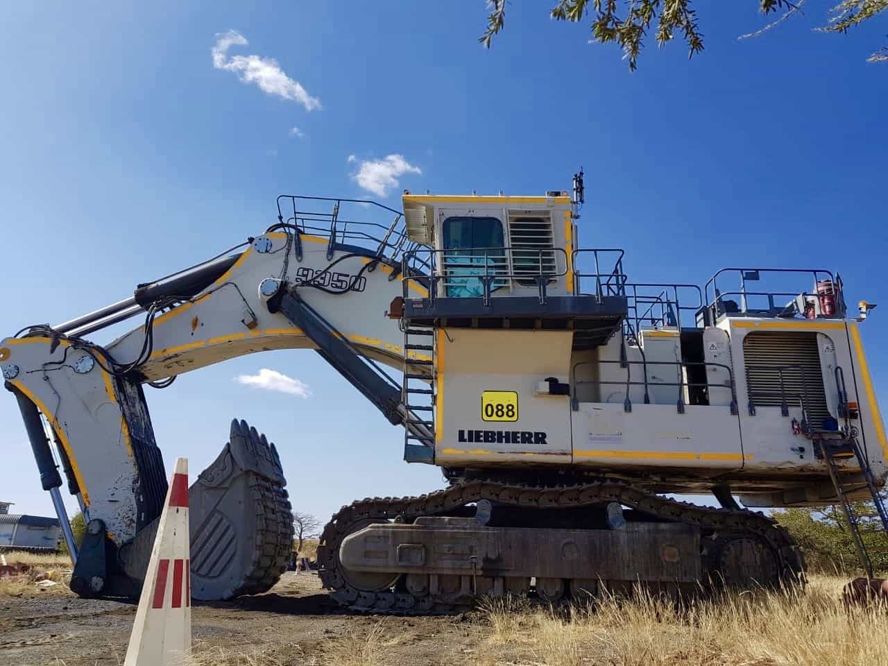 LIEBHERR 9350